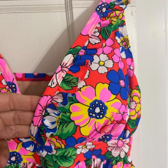 NWOT Isabel Maternity Floral Ruffle Neck One Piece Maternity Swimsuit - Size M - Picture 3 of 8